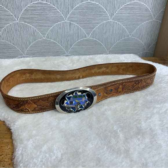 *Vintage* Tooled Leather Belt with Enamel Jeep Buckle - Picture 3 of 5